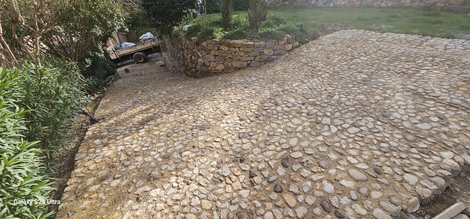 création d une calade en pierres naturelle d Ollioules à Ramatuelle