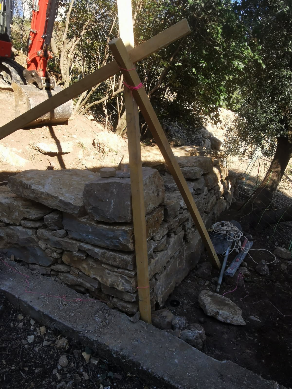 création d un mur en pierres sèches sur Ollioules