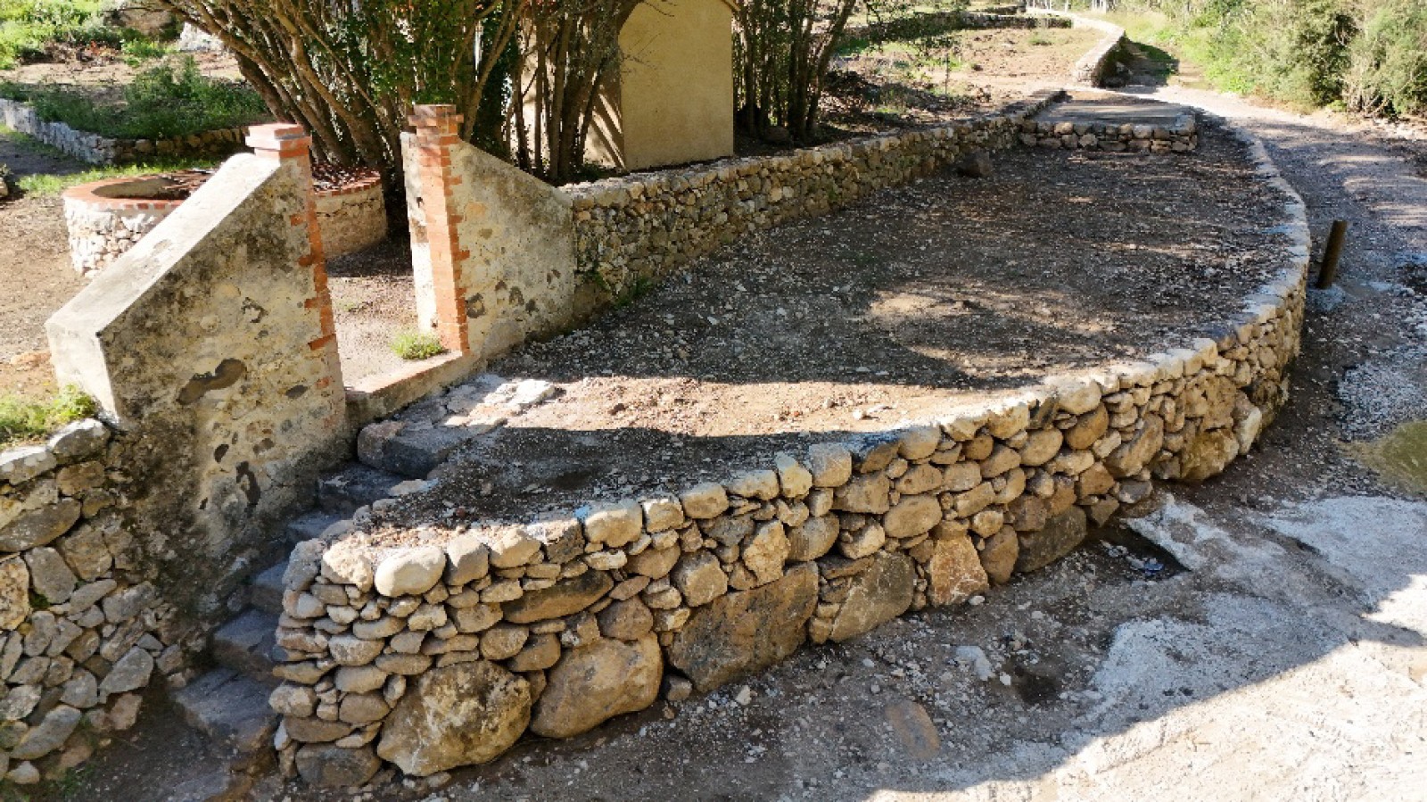 Restauration Bâtis anciens à Ollioules pour Le Verger des Gorges avec une Noria