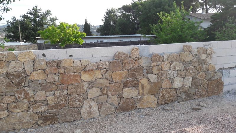 mur en pierre ancienne