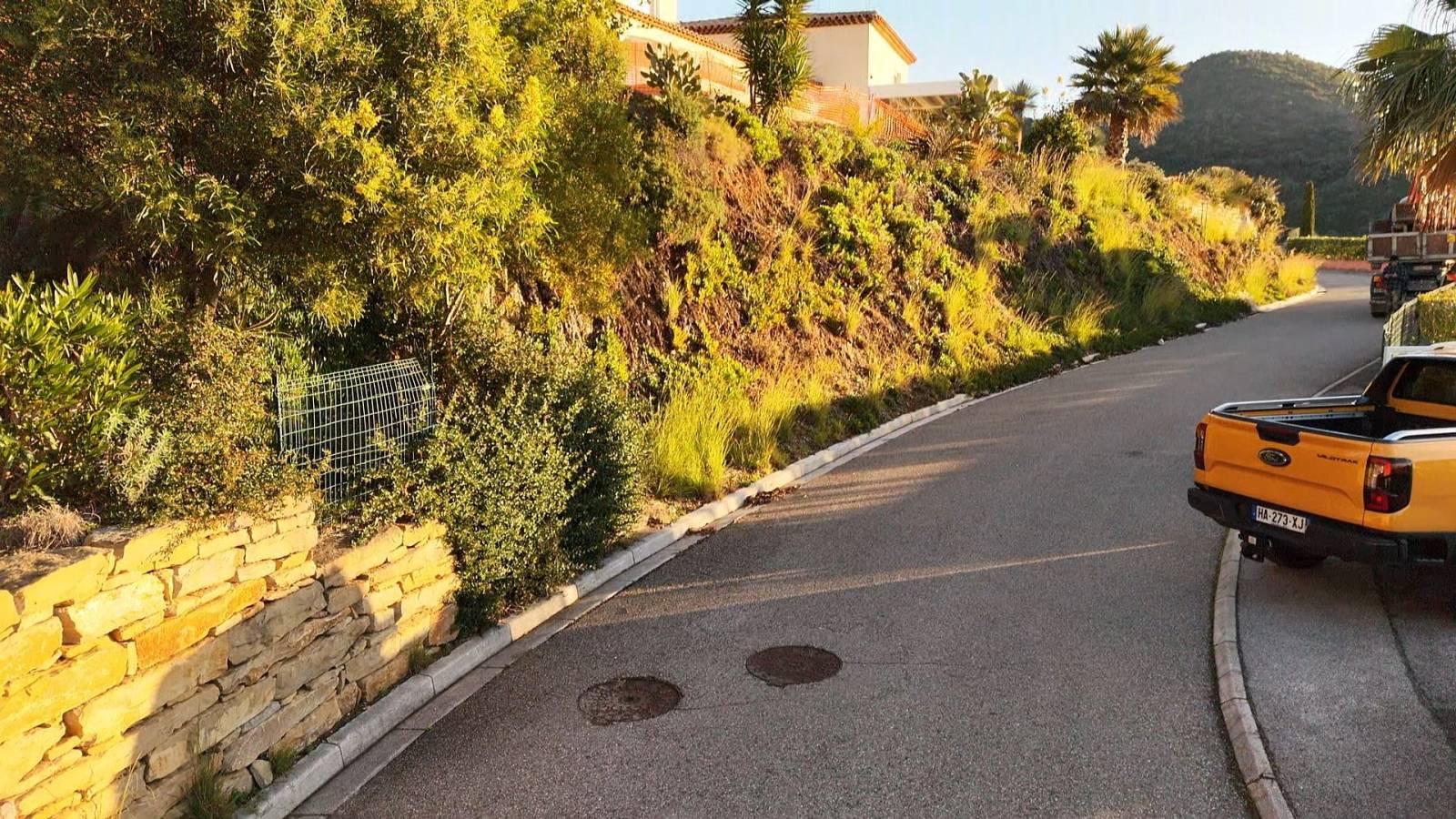 Création d'un muret en pierres sèches sur La Londe Les Maures