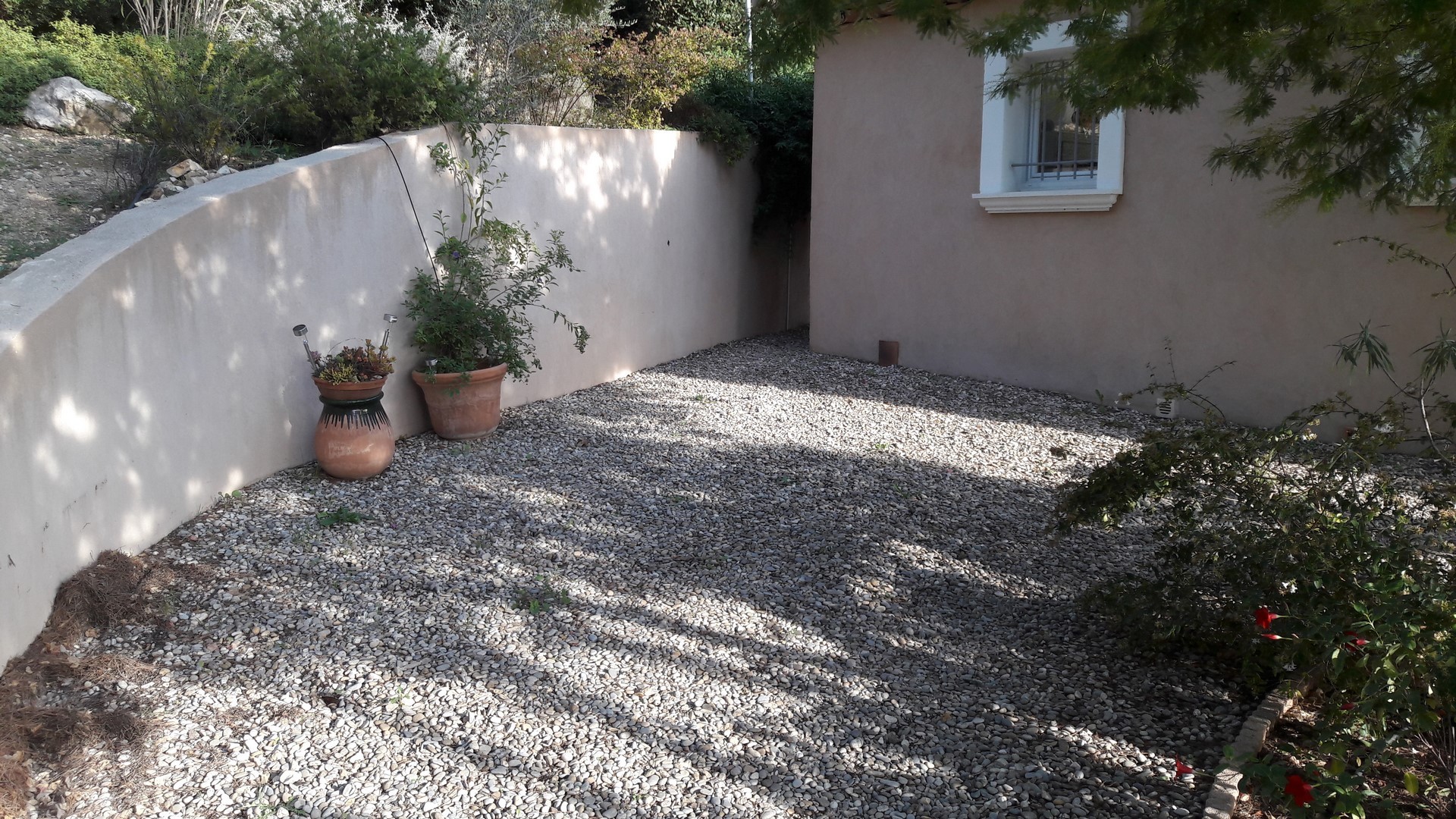 suite de la création d' un chemin d' accés pour une maison à sanary sur mer