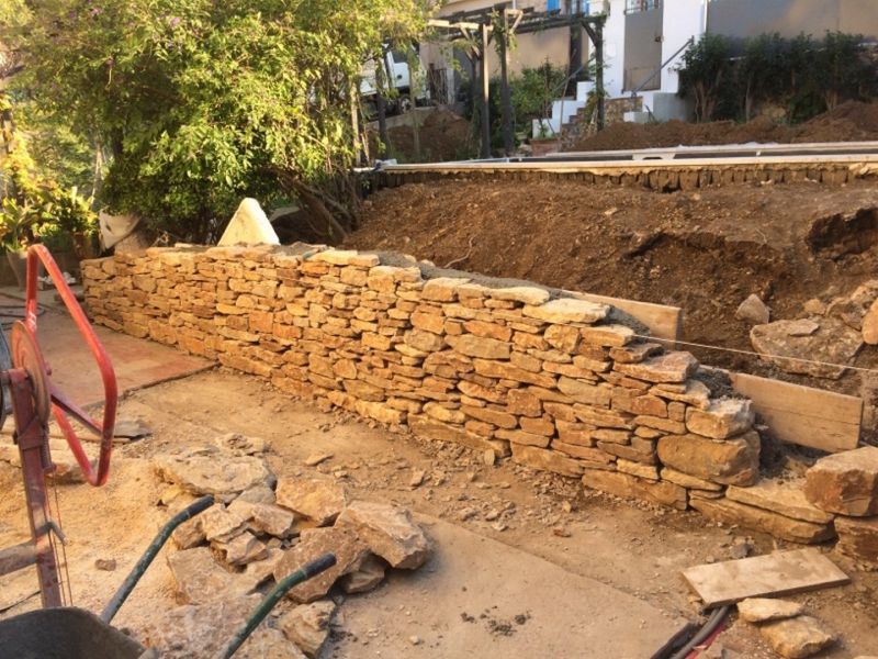 muret en pierres sur toulon dans le var