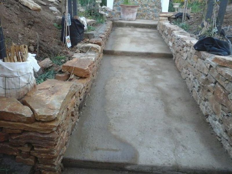 petits murets en pierres pour jardins  en région PACA