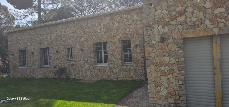 parement en pierres naturelles de La Cadière à Saint-Raphel