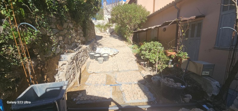 création d une calade en pierres naturelle d Ollioules à Ramatuelle