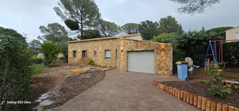 création d un parement en pierres naturel d une villa sur St Raphaël