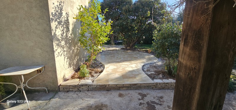 travaux de création pour une terrasse en travertin 