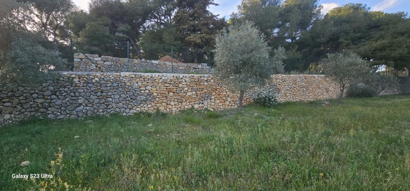 réparation d un muret en pierres sèches sur Ollioules