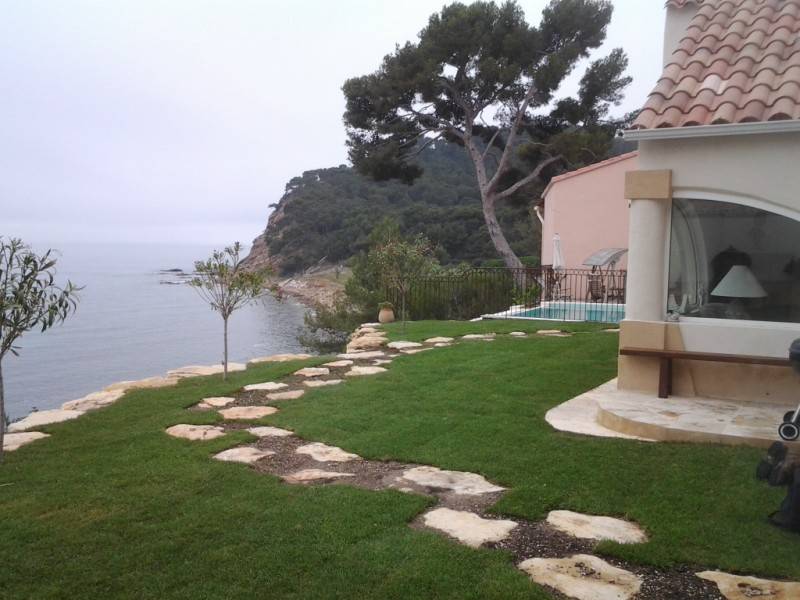 gazon naturel sur saint mandrier prés de la seyne sur mer dans le var