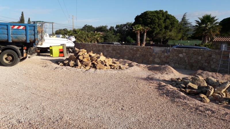 livraisonpar camion de pierres à batir pour muret dans le var