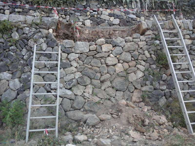 ou réparer un vieux mur en pierres