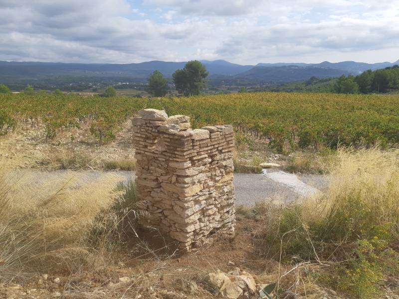 Remise en état d' un vielle oratoire sur La Cadières d' azur