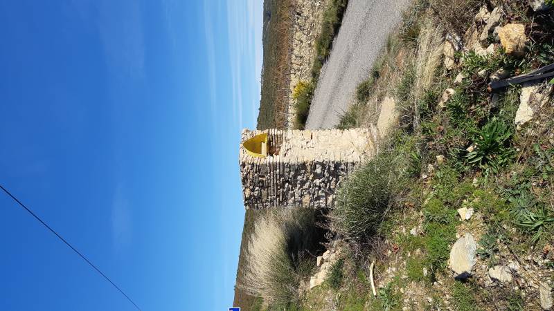 reconstruction d' un oratoire sur la cadiéres d' azur dans le var prés de saint cyr sur mer