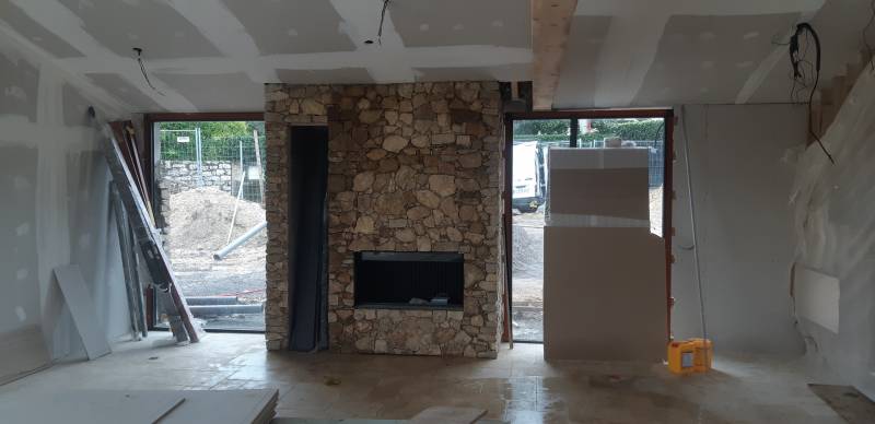 création d' une cheminée en pierres de parement