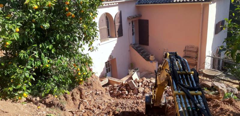 Reconstruction d'un vieux muret en pierres Solliès-pont