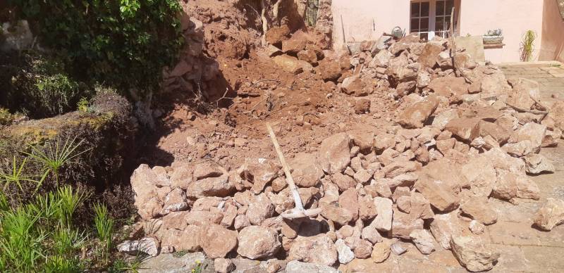 Reconstruction d'un vieux muret en pierres Solliès-pont