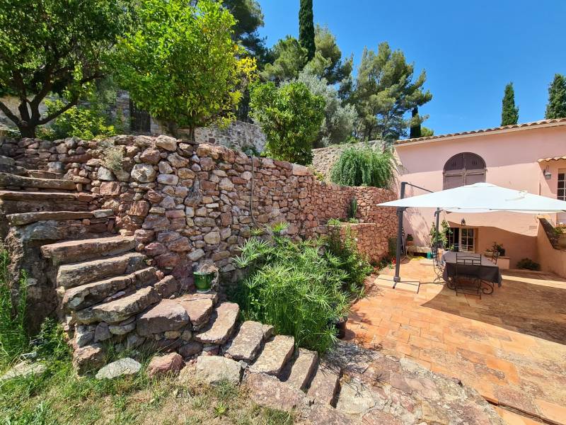 Très beau jardin dans le Sud de la France