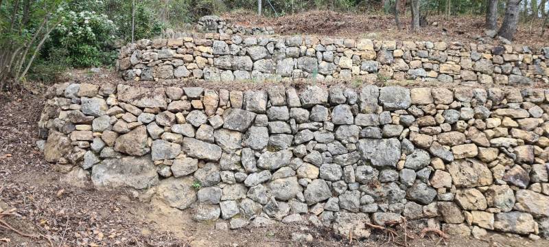 Réparation de mur en pierres sèches à MOUANS SARTOUX prés de Cannes