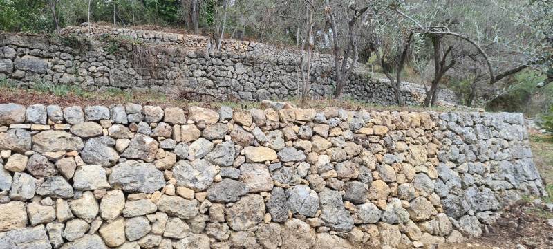Réparation de mur en pierres sèches à MOUANS SARTOUX prés de Cannes