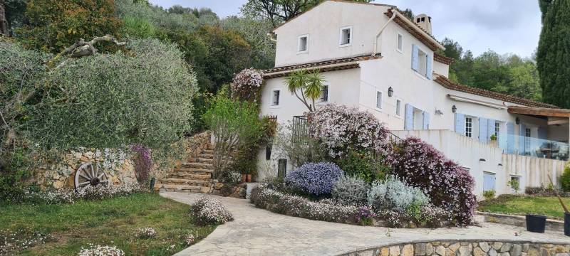 création d'un escalier en pierres à MOUANS SARTOUX prés de Cannes