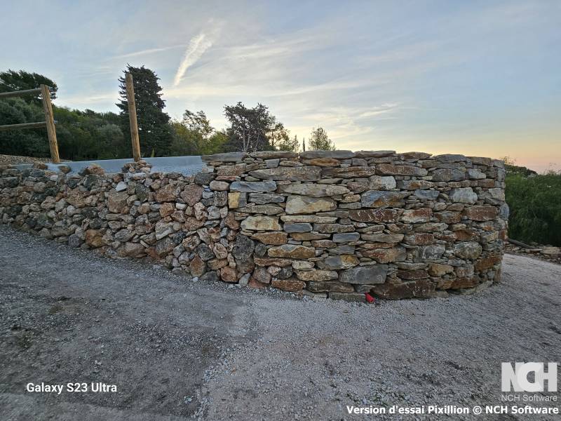 création d'un mur de soutènement en pierres sèches à Ollioules prés de Toulon 