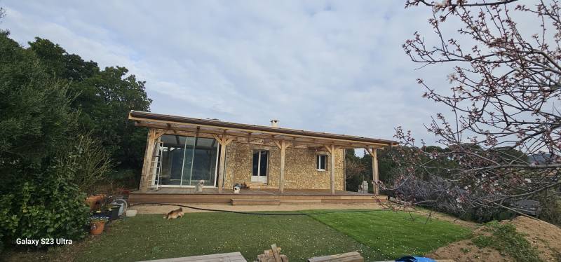 Création d'un parement en pierres naturelles de la Cadiere à ajaccio en Corse du Sud