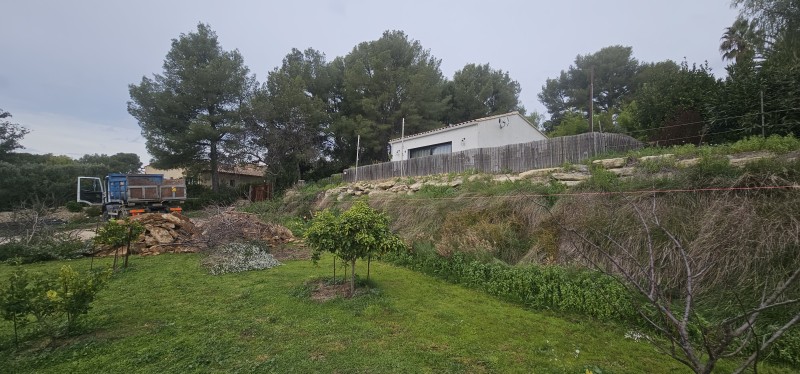 Reconstruction d un mur en pierres sèche sur La Cadiere d Azur