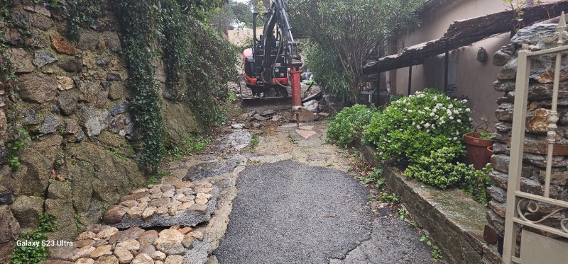 terrassement d'une route à Ramatuelle
