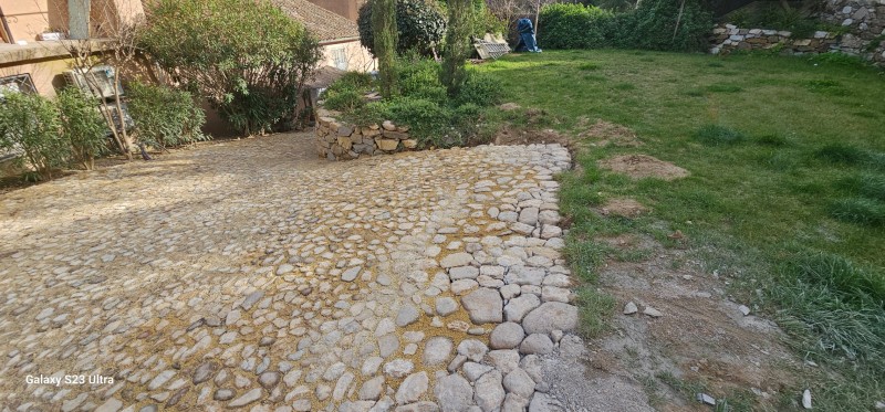 suite d une création d une calade en pierres naturelles de Rivière à Ramatuelle