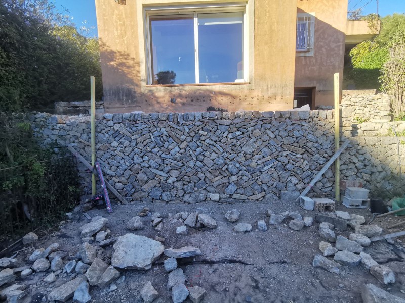 reconstruction d un mur en pierres