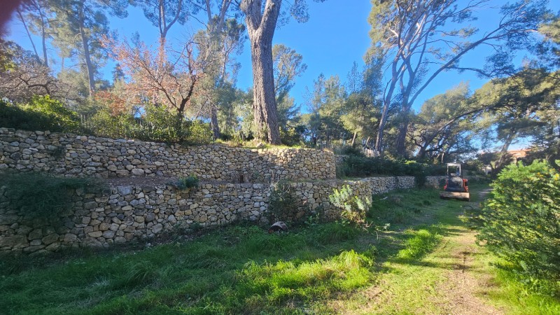 reconstruction de murets en pierres sèches à Ollioules 
