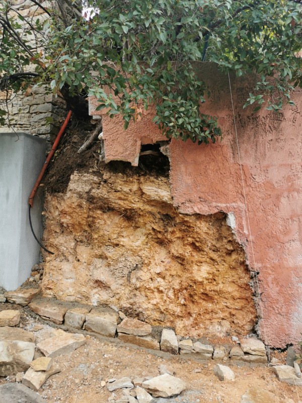 création d un muret en pierres naturelles sur Ollioules