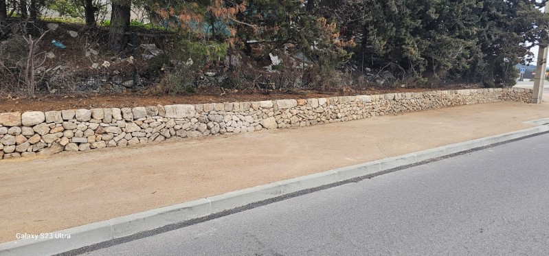 Un mur en pierres sèches sauvé du désastre à Ollioules