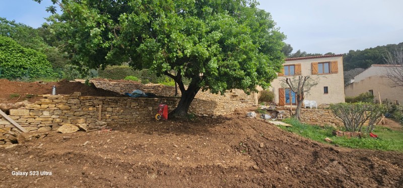 création de murets en pierres sèches en cours sur la commune d Ollioules