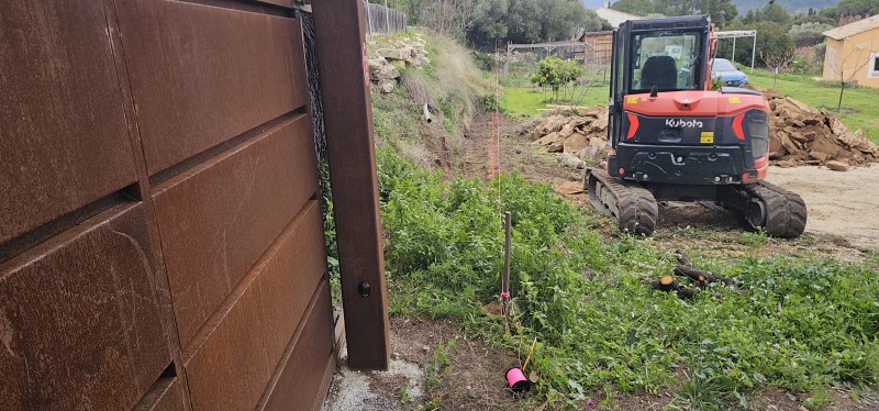 Reconstruction d un mur en pierres sèche sur La Cadiere d Azur