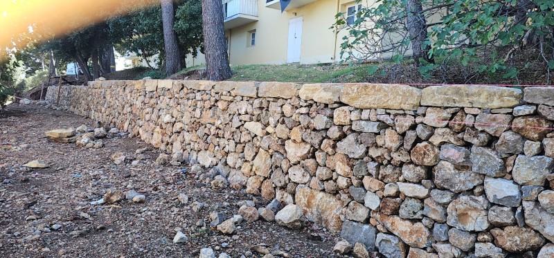 Vente de pierre d' Ollioules