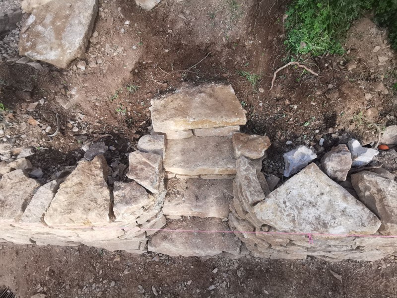 Comment construire un escalier en pierres sèches  dans le var