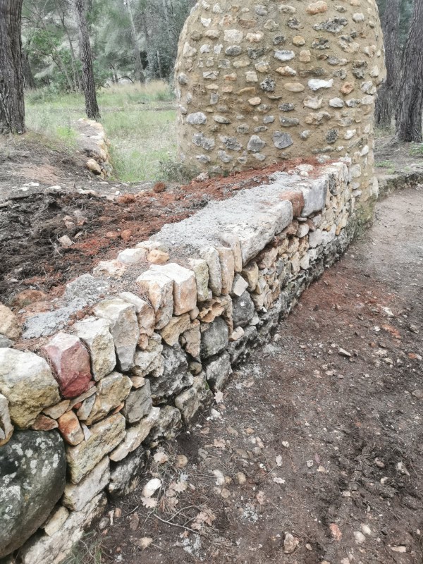 Réparation des murs en pierres sèches sur le parc de la Villa Marguerite à Ollioules