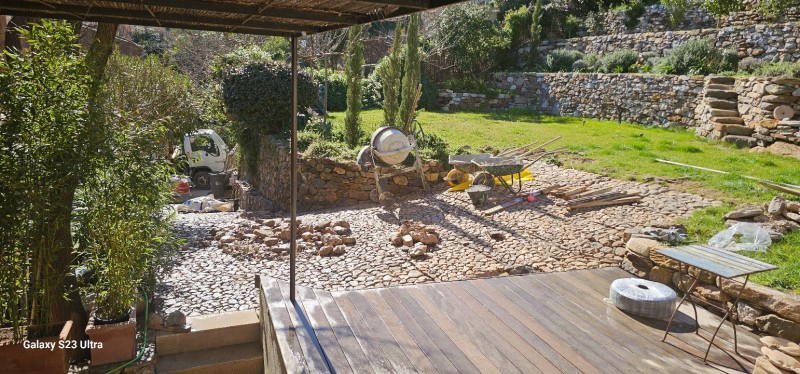 création d une calade en pierres naturelle d Ollioules à Ramatuelle