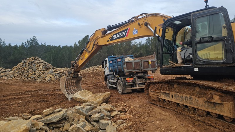 chargement d une grosse pierre de collection 