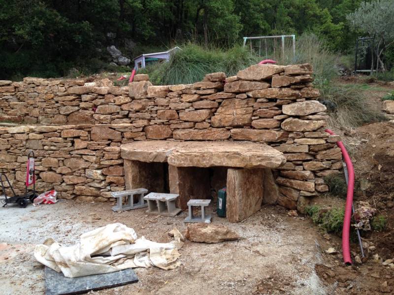 création d' un barbecue sur mazauge dans le var prés de Aix en provence