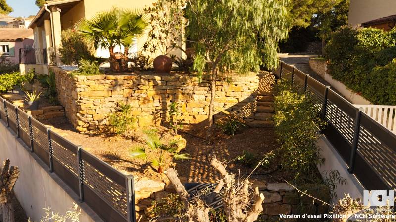 mur en pierres sèches en contrebas d'une piscine sur Ollioules 