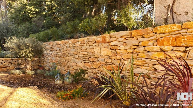 Création mur de soutènement  en pierres sèches dans le var