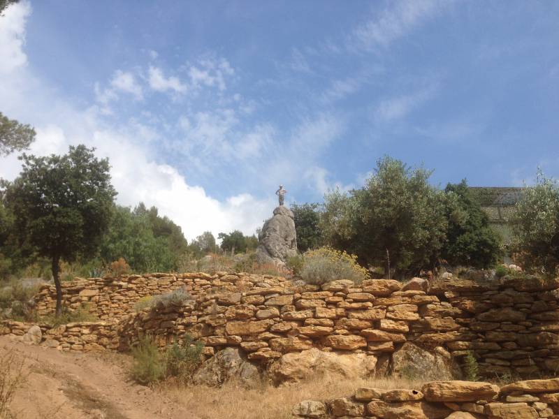 Création muret en pierres sèches à Sanary dans le Var