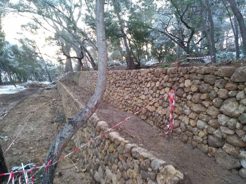 les anciens monter des mur en pierres pour cultiver les terres ,ce patrimoine raconte l'histoire à nous de le préserver en bon état .à Ollioules dans le var  une page vient d’être réécrite .