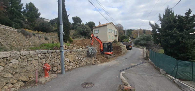 Travaux de création d’une voirie d’accès et d’un parking véhicules pour la restauration d'une ancienne maison sur la Commune de Ollioules