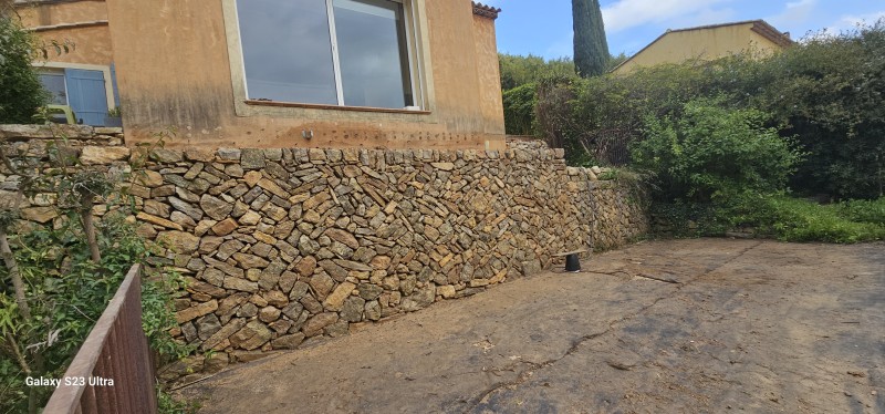 reconstruction d un mur en pierres
