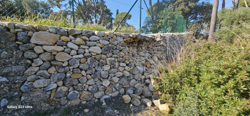 réparation d un muret en pierres sèches sur Ollioules