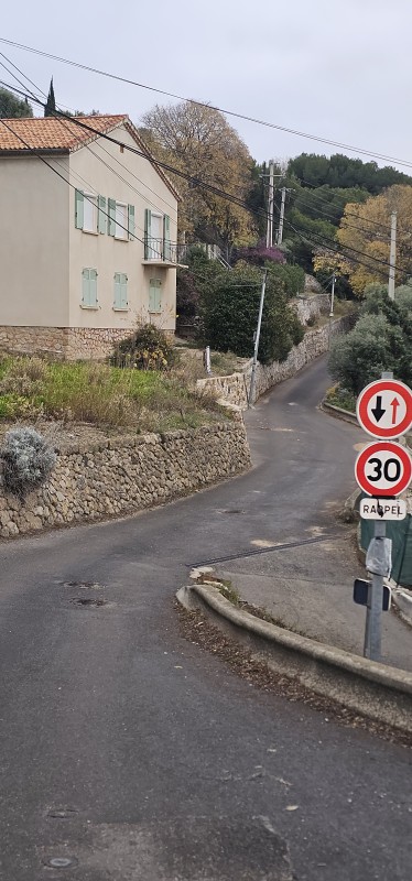 Travaux de création d’une voirie d’accès et d’un parking véhicules pour la restauration d'une ancienne maison sur la Commune de Ollioules